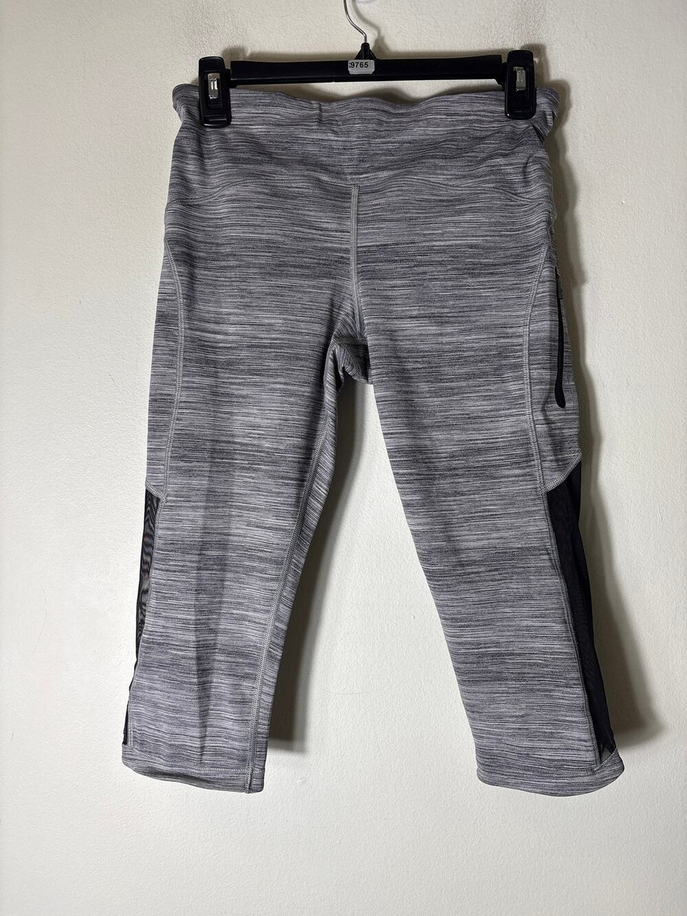 Lululemon Heather Gray and Black Cropped Leggings Sz 8